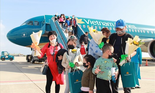 Nha Trang - Khánh Hòa đã đón gần 100.000 du khách đến du xuân, nghỉ dưỡng Trong dịp Tết Nguyên đán vừa qua. Ảnh: H.L