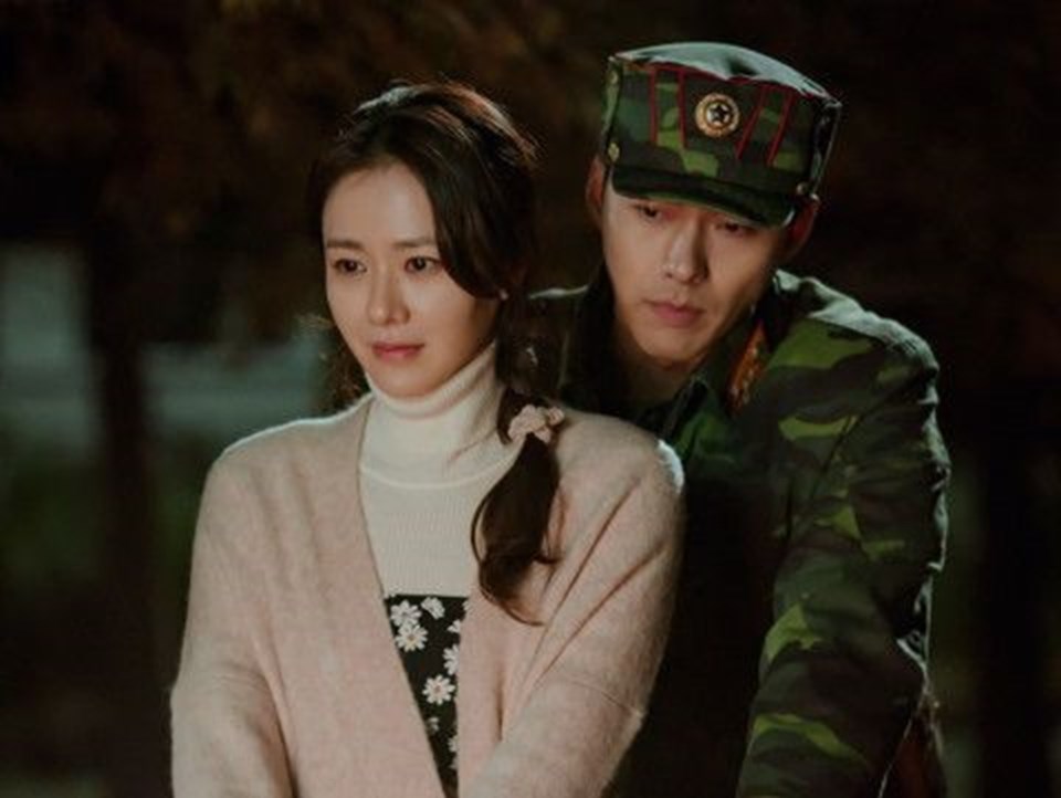 Son Ye Jin và Hyun Bin trong Hạ cánh nơi anh. Ảnh: AFP Son Ye Jin và Hyun Bin trong Hạ cánh nơi anh. Ảnh: AFP