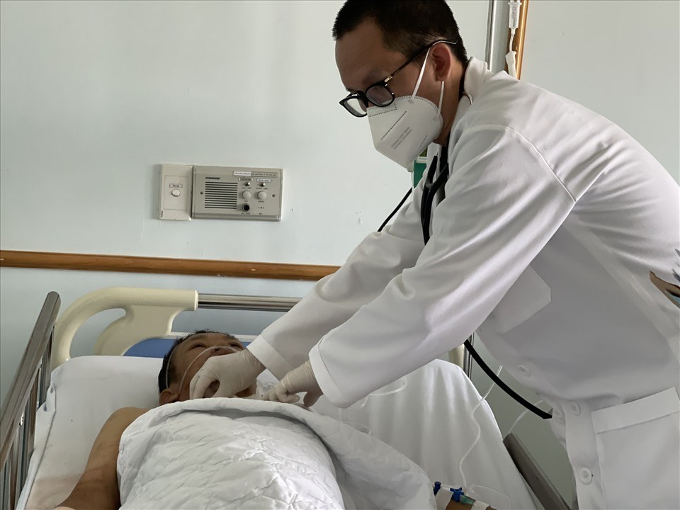 Bác sĩ bệnh viện Quốc tế Hoàn Mỹ Đồng Nai thăm khám cho bệnh nhân. Ảnh: Hà Anh Chiến Bác sĩ bệnh viện Quốc tế Hoàn Mỹ Đồng Nai thăm khám cho bệnh nhân. Ảnh: Hà Anh Chiến