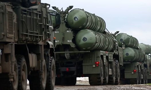 Nga đưa khí tài quân sự đến Belarus tập trận trong bối cảnh căng thẳng với Ukraina. Ảnh: AFP/Getty