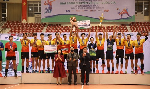 Bóng chuyền Nam Ninh Bình là CLB đóng góp số lượng tuyển thủ đông nhất cho đội tuyển bóng chuyền Nam quốc gia tại SEA Games 31. Ảnh tư liệu: NT