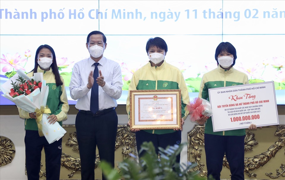 Cầu thủ tuyển nữ Việt Nam của TPHCM được thưởng hơn 10 tỉ đồng