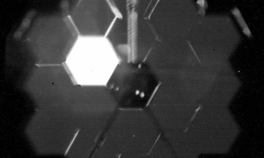 Hình ảnh "tự sướng" được kính viễn vọng James Webb gửi về cho NASA. Ảnh: NASA