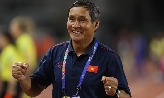 Huấn luyện viên Mai Đức Chung giúp tuyển nữ Việt Nam lần đầu có vé dự World Cup. Ảnh: VFF