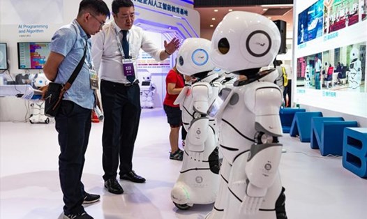 Trung Quốc chế tạo robot có thể đọc suy nghĩ của con người chính xác gần 100%. Ảnh: TASS