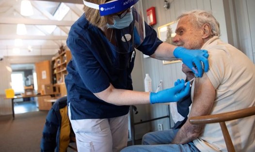 Thụy Điển khuyến cáo tiêm vaccine COVID-19 mũi 4 cho người cao tuổi. Ảnh: chụp màn hình