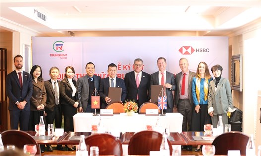 Lễ ký kết Ý định thư giữa Ngân hàng HSBC Việt Nam và Trungnam Group ngày 15.2.2022. Ảnh: ĐSQ Anh