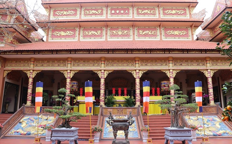 Chánh điện của chùa Nam Sơn (Hoà Vang, Đà Nẵng) được xây dựng theo kiểu nhà ba gian miền Bắc kết hợp với kiến trúc Huế do chính Đại Đức Thích Huệ Phong thiết kế. Ảnh: Nguyễn Linh