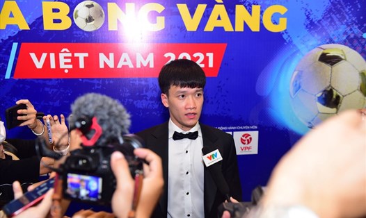 Nguyễn Hoàng Đức xứng đáng nhận danh hiệu Quả bóng vàng Việt Nam 2021. Ảnh: Duy Phương
