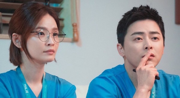 Jeon Mi Do và bạn diễn trong "Hospital Playlist". Ảnh:  Hospital Playlist Official Instagram