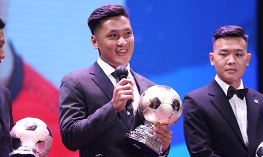 Quả bóng vàng futsal Việt Nam 2021 Hồ Văn Ý nhận thêm vinh dự từ tạp chí Forbes. Ảnh: D.P