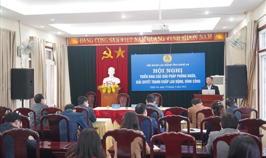 LĐLĐ tỉnh Nghệ An tổ chức Hội nghị triển khai giải pháp phòng ngừa, giải quyết tranh chấp lao động. Ảnh: QĐ
