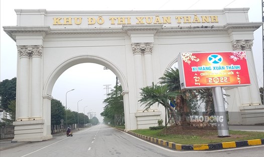 Khu đô thị Xuân Thành nằm tại trung tâm thành phố Ninh Bình, nơi được biết đến với những lâu đài, cung điện nguy nga, tráng lệ của giới "đại gia". Ảnh: NT