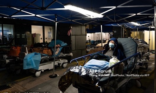 Các bệnh viện công của Hong Kong đang trong tình trạng quá tải nghiêm trọng. Ảnh: AFP