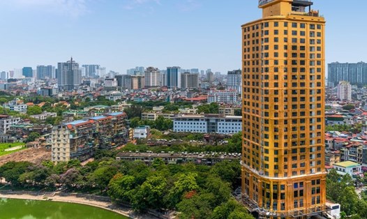 Khách sạn dát vàng ở Hà Nội khiến truyền thông trong nước và quốc tế trầm trồ. Ảnh: Dolce by Wyndham - HaNoi Golden Lake