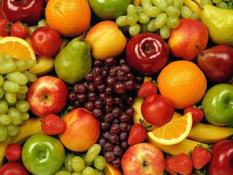 Những loại trái cây nào giàu vitamin và có thể giúp tăng cường sức đề kháng cho trẻ bị sốt?
