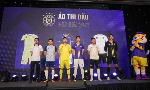 Câu lạc bộ Hà Nội ra mắt trang phục thi đấu ở mùa giải 2022. Ảnh: Hoài Thu