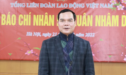 Ông Nguyễn Đình Khang - Uỷ viên Trung ương Đảng, Chủ tịch Tổng LĐLĐVN - phát biểu tại buổi gặp mặt. Ảnh: Hải Nguyễn