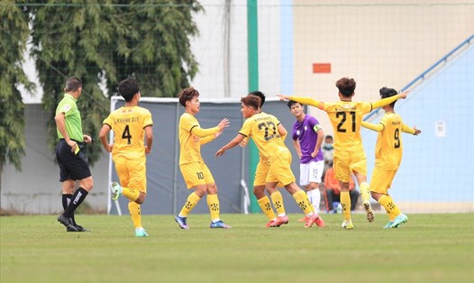 U19 Hoàng Anh Gia Lai (áo vàng) cho thấy sức mạnh tại vòng loại U19 quốc gia 2022. Ảnh: Fanpage CLB HAGL