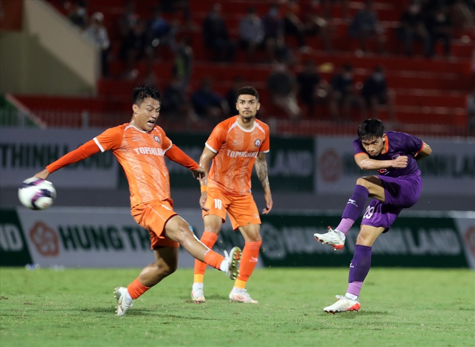 CLB Bình Định có 14 trường hợp nhiễm COVID-19 trước trận khai mạc V.League