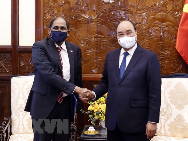 Chủ tịch nước Nguyễn Xuân Phúc tiếp Đại sứ Singapore Jaya Ratnam chiều 11.2 tại Phủ Chủ tịch. Ảnh: TTXVN