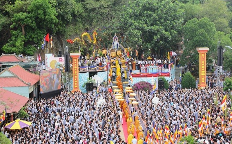 Quán Thế Am là lễ hội tâm linh ở Đà Nẵng thu hút rất đông du khách. Ảnh: Lao Động