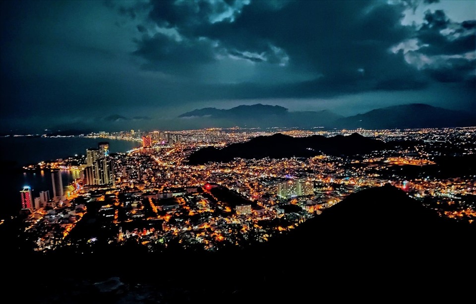 Một Nha Trang- Khánh Hoà về đêm vẫn chưa được ngành du lịch đánh thức. Ảnh: H.T. Thống