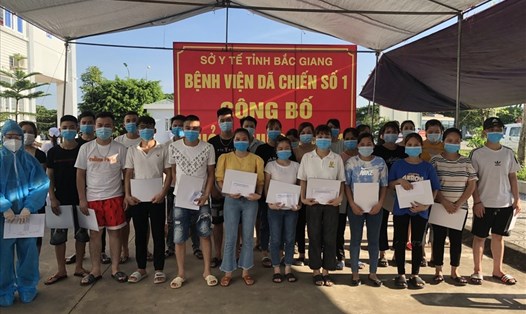 Người lao động là F0 nhận hỗ trợ từ LĐLĐ tỉnh Bắc Giang (thời điểm tháng 7.2021). Ảnh: Nguyễn Huyền