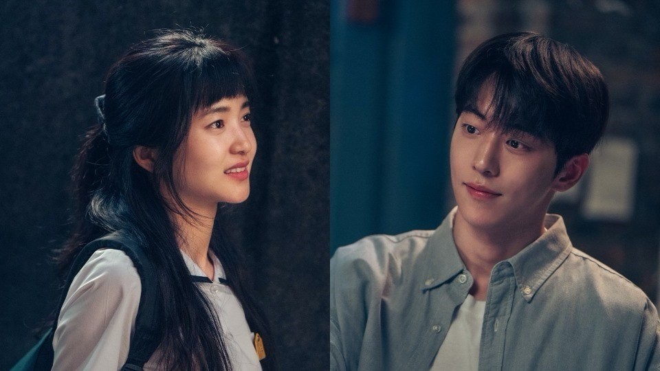 Kim Tae Ri và Nam Joo Hyuk trong phim. Ảnh: NSX. Kim Tae Ri và Nam Joo Hyuk trong phim. Ảnh: NSX.