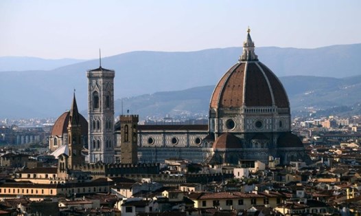 Thành phố Florence, Italia đã gây quỹ để chi trả hóa đơn điện và gas cho những người cao tuổi sống một mình tại đây. Ảnh: AFP