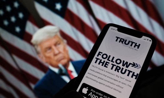 Tự nhận là nền tảng "tự do ngôn luận" nhưng mạng xã hội mới của ông Trump đang mất người dùng vì vấn đề kiểm duyệt và kỹ thuật. Ảnh: AFP