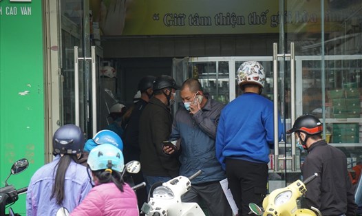 Người dân đổ xô đi mua kit tets ở Đà Nẵng. Ảnh: Thanh Chung