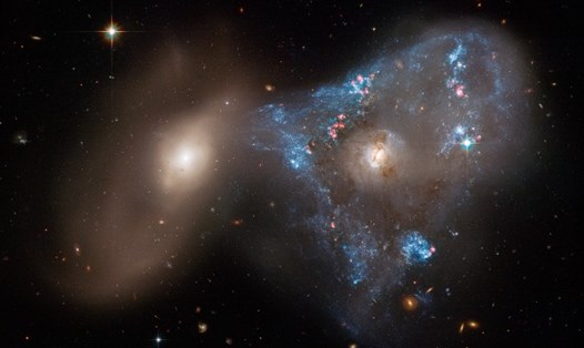 Hình ảnh của Arp 143 do Hubble chụp. Ảnh: NASA