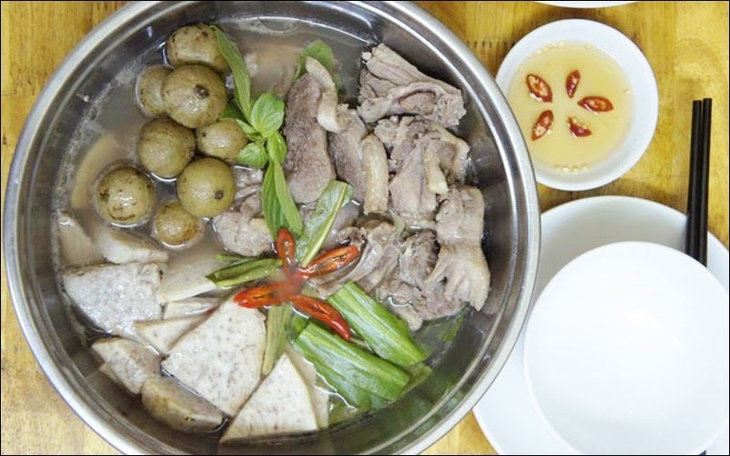 Vịt om sấu là món ăn quen thuộc với nhiều gia đình. Ảnh: TL