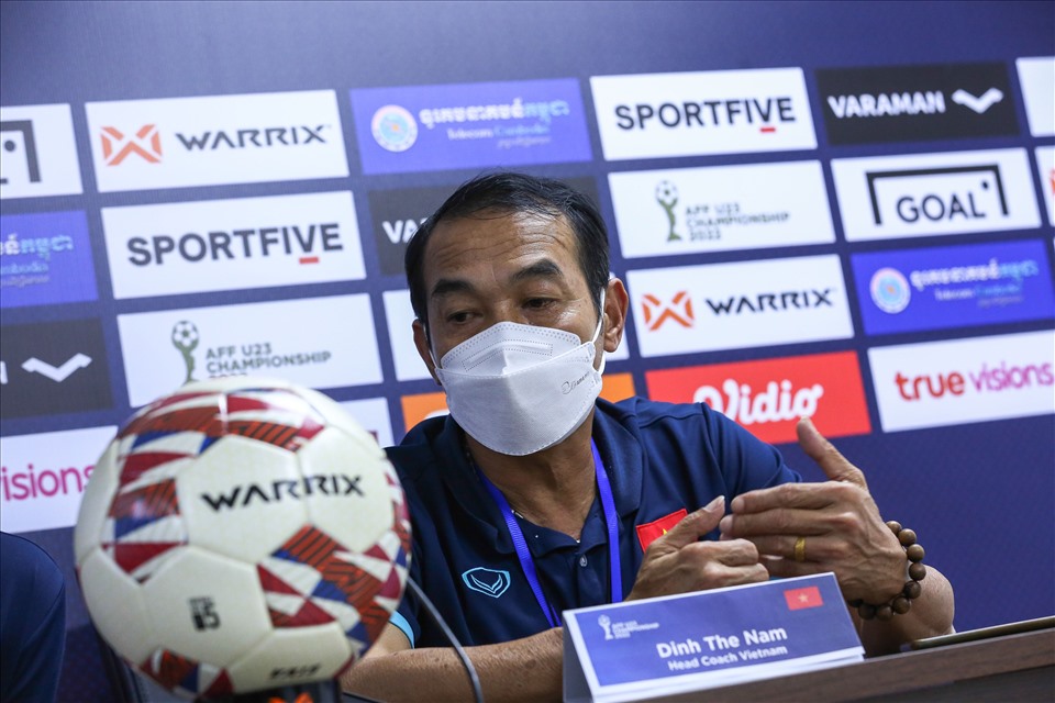 Huấn luyện viên U23 Việt Nam nói về quyết định cho thủ môn làm tiền đạo