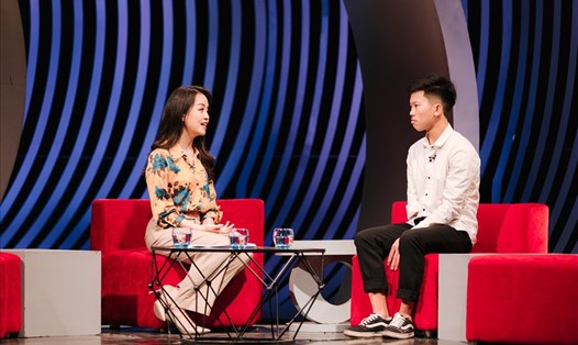 Chàng sinh viên người Dao - Lý Dào Quyên trở thành khách mời của "Trạm yêu thương". Ảnh: VTV