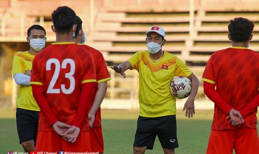 Huấn luyện viên Đinh Thế Nam gặp khó vì tình hình nhân sự U23 Việt Nam. Ảnh: VFF