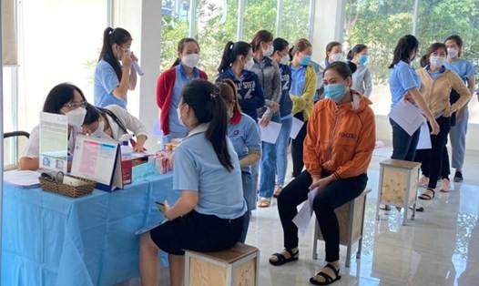 Thăm khám sức khoẻ sinh sản cho lao động nữ tại thành phố Long Khánh. Ảnh: Công đoàn Long Khánh