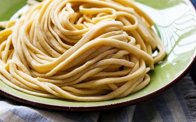 Cách thực hiện mì trứng tươi tắn tận nhà nhưng mà ko cần thiết máy