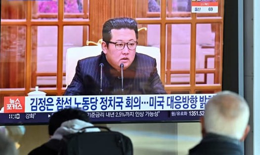 Màn hình tại một nhà ga ở Seoul chiếu bản tin có hình ảnh lãnh đạo Triều Tiên Kim Jong-un. Ảnh: AFP