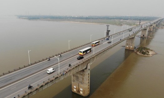 Hà Nội dỡ hai nhịp cầu Vĩnh Tuy để thi công giai đoạn 2. Ảnh GT
