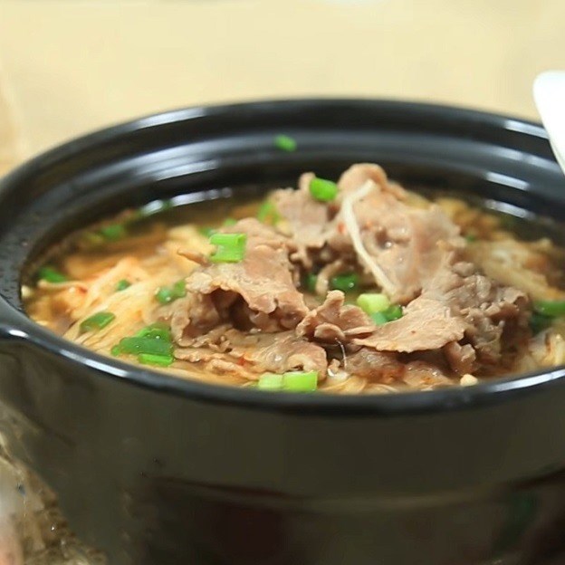Nấu canh nấm kim đâm thịt trườn tăng nhanh sức mạnh ngày lạnh