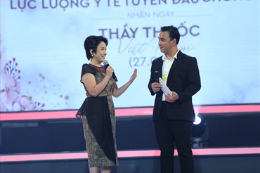 MC Quyền Linh và ca sĩ Mỹ Linh trong chương trình tri ân y, bác sĩ. Ảnh: G.M