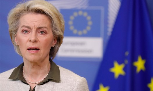 Chủ tịch Ủy ban Châu Âu (EC) Ursula von der Leyen tham dự một cuộc họp báo ở Brussels (Bỉ) vào ngày 27.2.2022. Ảnh: AFP