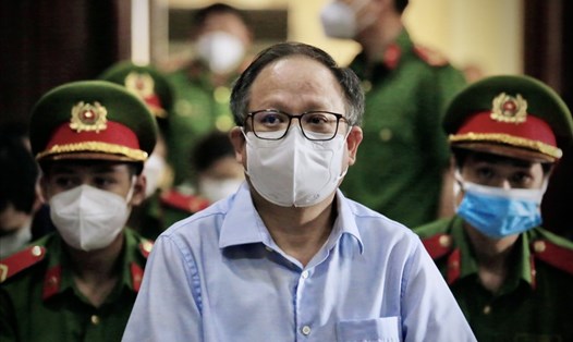 Trước đó,  ông Tất Thành Cang cũng đã bị TAND TPHCM tuyên án sơ thẩm 10 năm tù trong vụ SADECO bán rẻ 9 triệu cổ phiếu cho Nguyễn Kim.