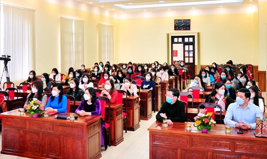 Các đại biểu dự hội nghị tuyên truyền về chăm sóc sức khỏe phụ nữ thời hiện đại do CĐ Viên chức tỉnh Ninh Bình tổ chức. Ảnh: NT