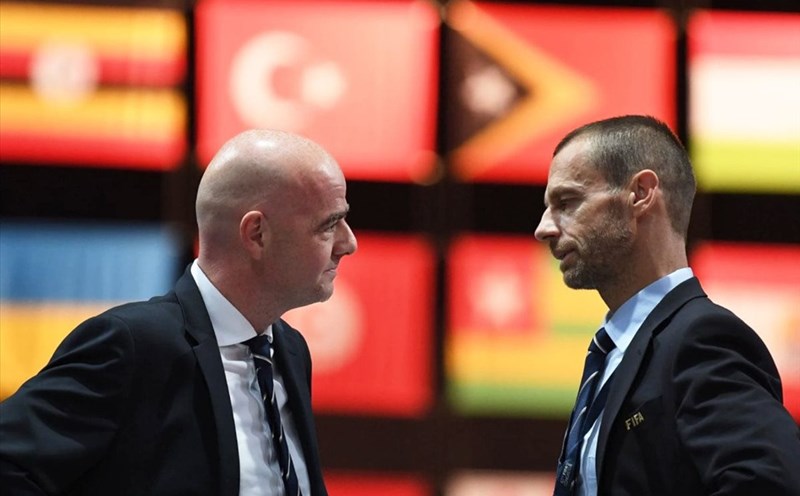 Katta ona bilan jinsiy aloqa Yashil sviterdagi porno it uslubi