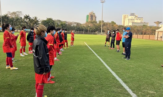Huấn luyện viên Mai Đức Chung tự tin sẽ cùng tuyển nữ Việt Nam giành vé trực tiếp đi World Cup nữ 2023. Ảnh: VFF