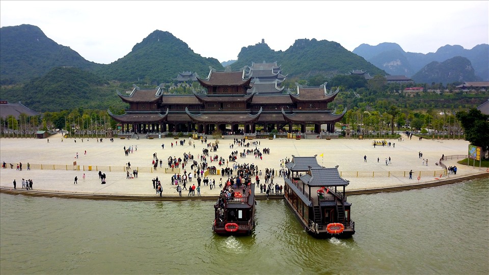 Lượng du khách đến tham quan chùa Tam Chúc dịp Tết năm nay giảm sâu so với năm ngoái. Ảnh: P.H