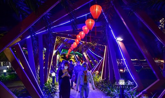 Đường hoa xuân Nhâm Dần - Cần Thơ 2022 là điểm thu hút đông khách tham quan dịp Tết Nguyên đán. Ảnh: Đ.P